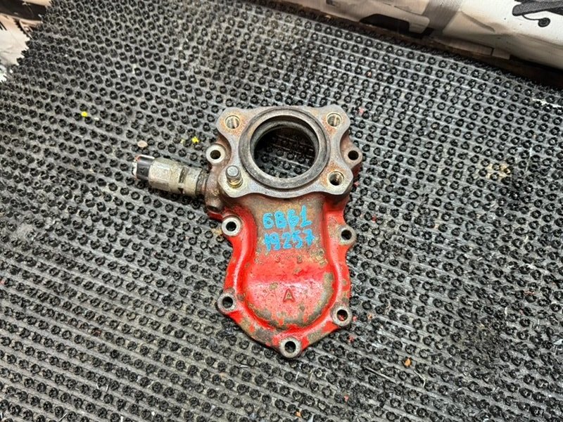 Крышка МКПП Isuzu Forward FRR32 6BG1 (б/у)