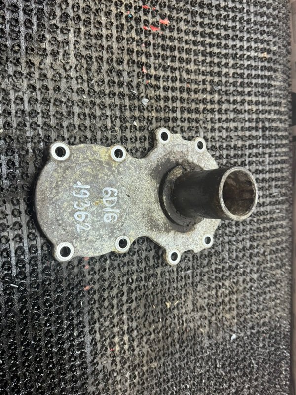 Крышка подшипника кпп Mitsubishi Fuso FK617H 6D16 (б/у)