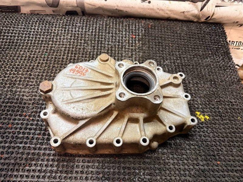 Крышка МКПП Mitsubishi Fuso FK618H 6D17 (б/у)