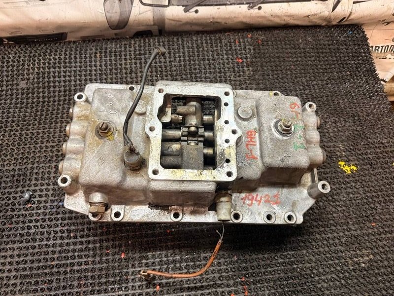 Крышка МКПП Isuzu Forward FRR35 6HL1 (б/у)