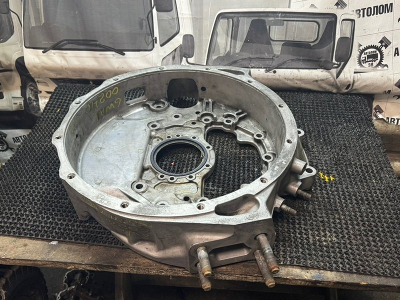 Кожух маховика Isuzu Giga CYL51 6WA1 (б/у)