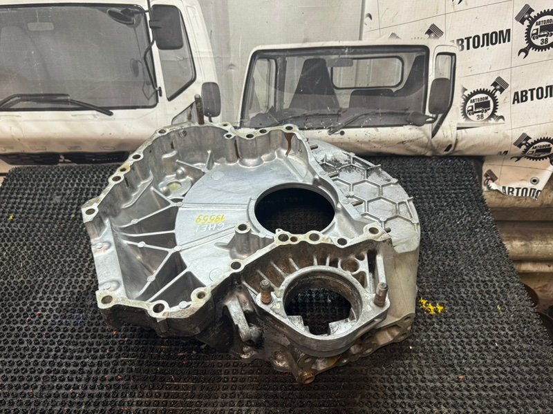 Кожух маховика Isuzu Forward FFR32 6HE1 (б/у)
