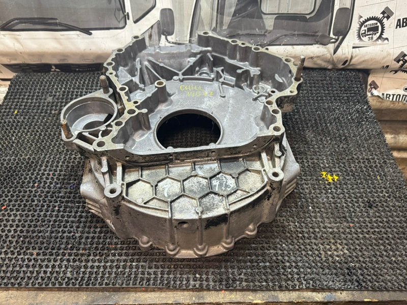 Кожух маховика Isuzu Forward FRR35 6HH1 (б/у)
