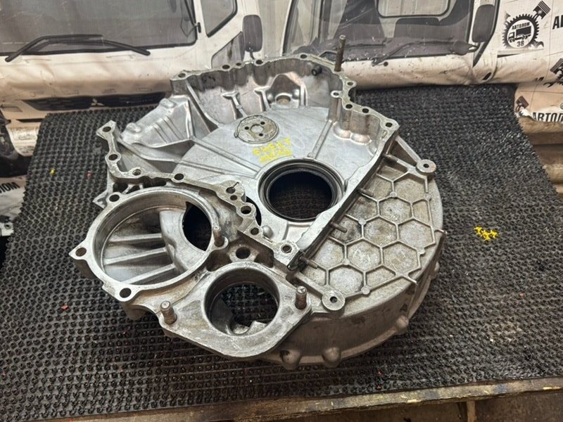 Кожух маховика Isuzu Forward FTR32 6HE1T (б/у)