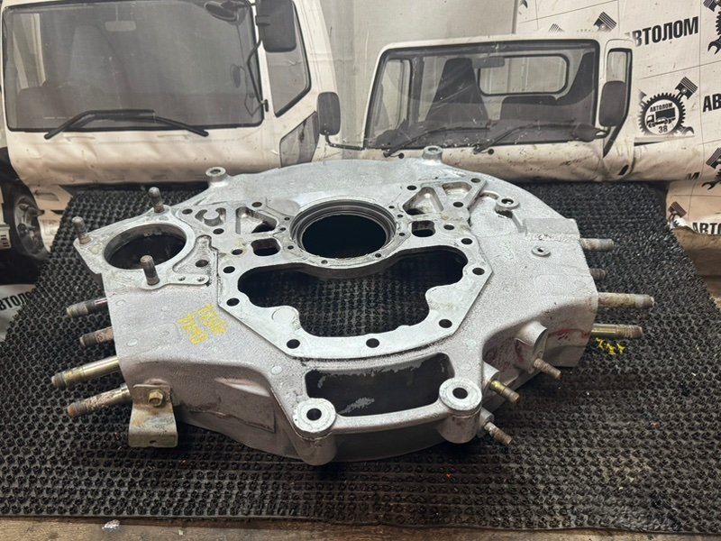 Кожух маховика Isuzu Giga CYL51 6WA1 (б/у)
