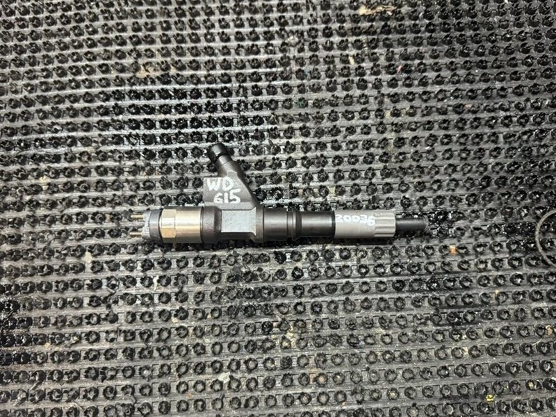 Форсунка топливная HOWO WD615 (б/у)