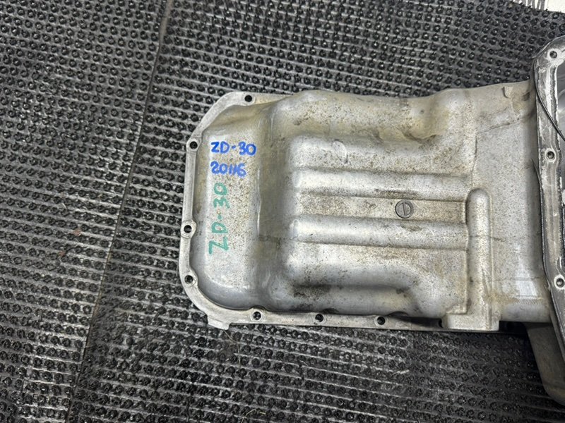 Поддон Nissan Atlas SZ1F24 ZD30 (б/у)