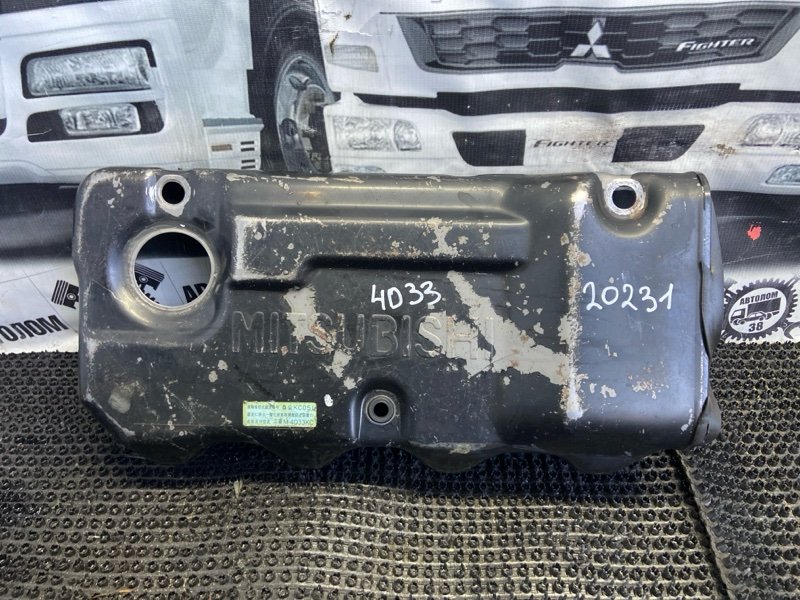 Декоративная крышка двигателя Mitsubishi Canter FE517B 4D33 (б/у)