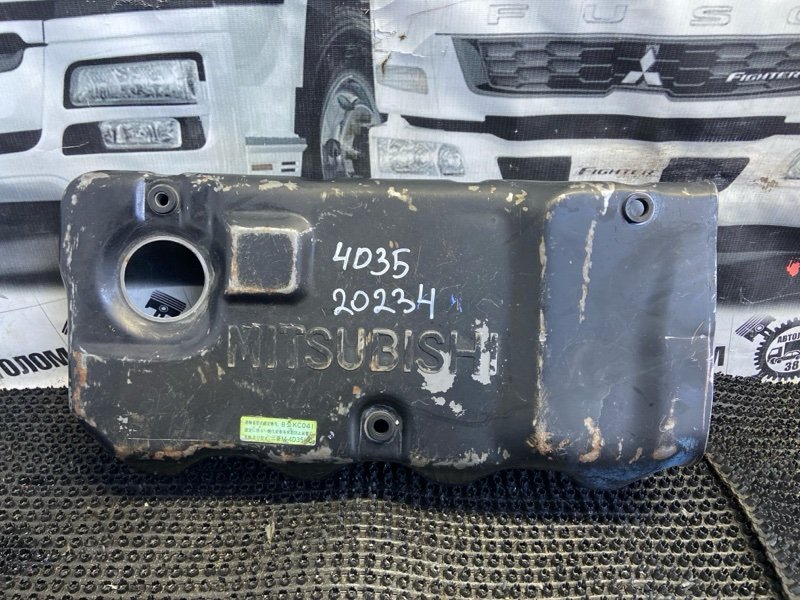 Декоративная крышка двигателя Mitsubishi Canter FE568EV 4D35 (б/у)