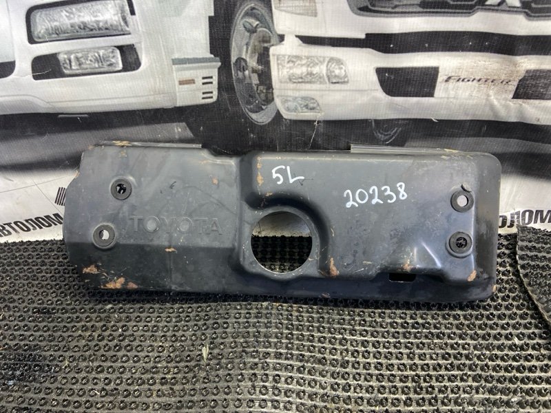 Декоративная крышка двигателя Toyota Dyna LY220 5L (б/у)