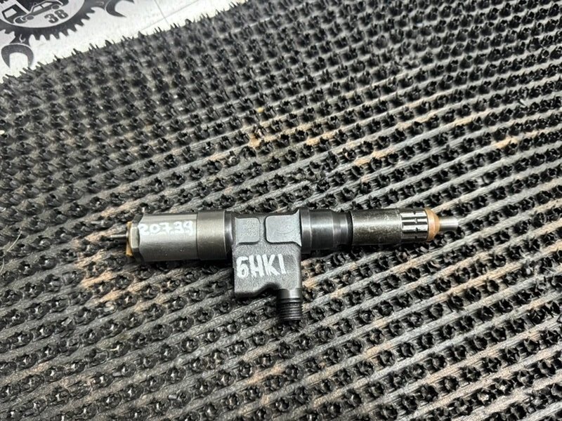Форсунка топливная Isuzu Forward FRR34L 6HK1 (б/у)