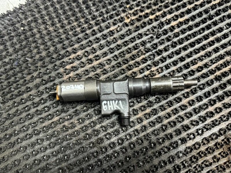 Форсунка топливная Isuzu Forward FRR34L 6HK1 (б/у)