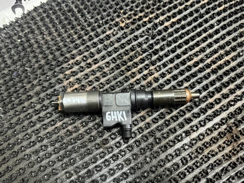 Форсунка топливная Isuzu Forward FRR34L 6HK1 (б/у)