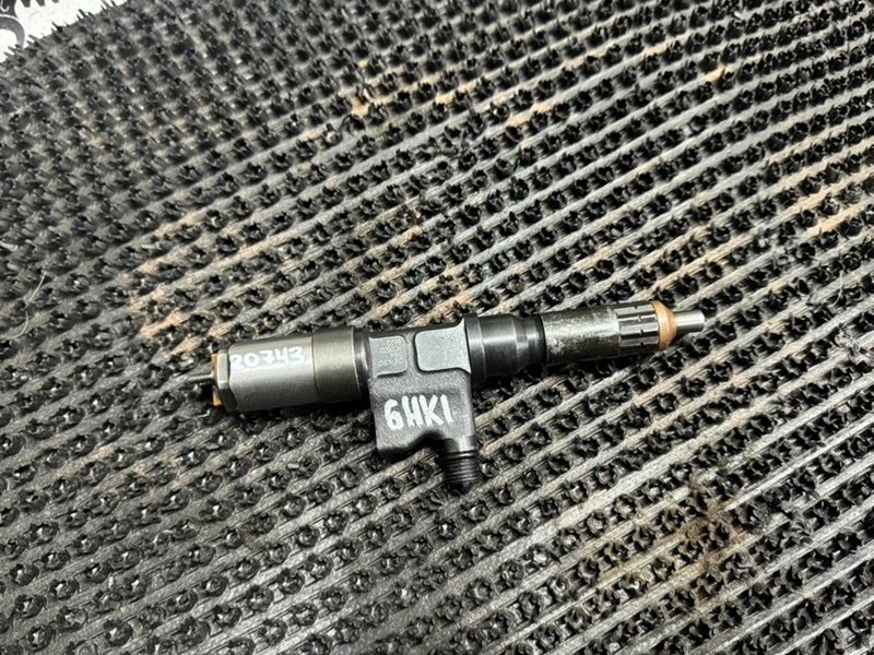 Форсунка топливная Isuzu Forward FRR34L 6HK1 (б/у)