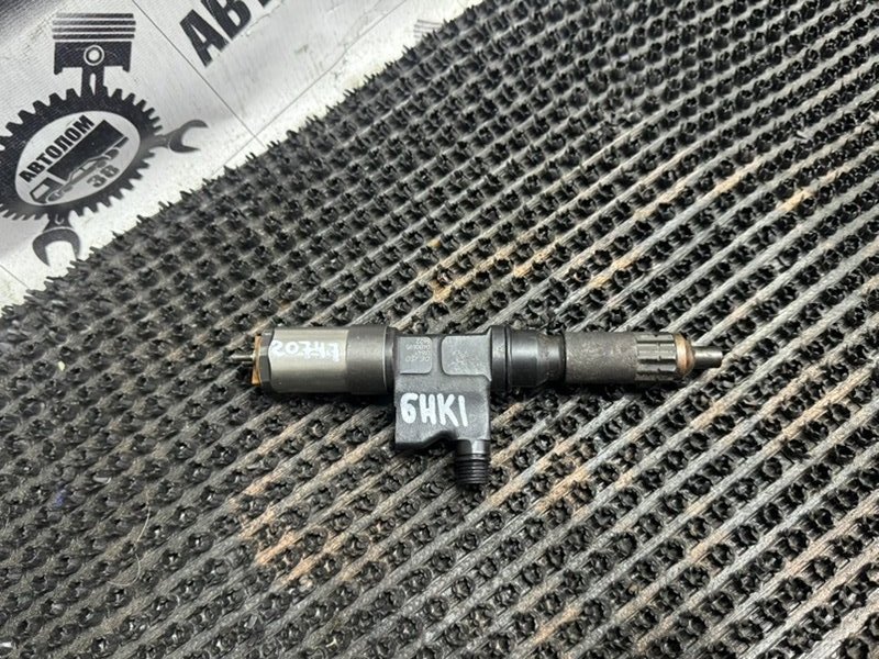 Форсунка топливная Isuzu Forward FRR34L 6HK1 (б/у)