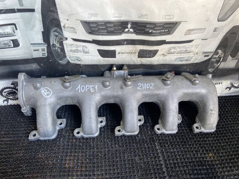 Коллектор впускной Isuzu Giga CYZ81 10PE1 правый (б/у)