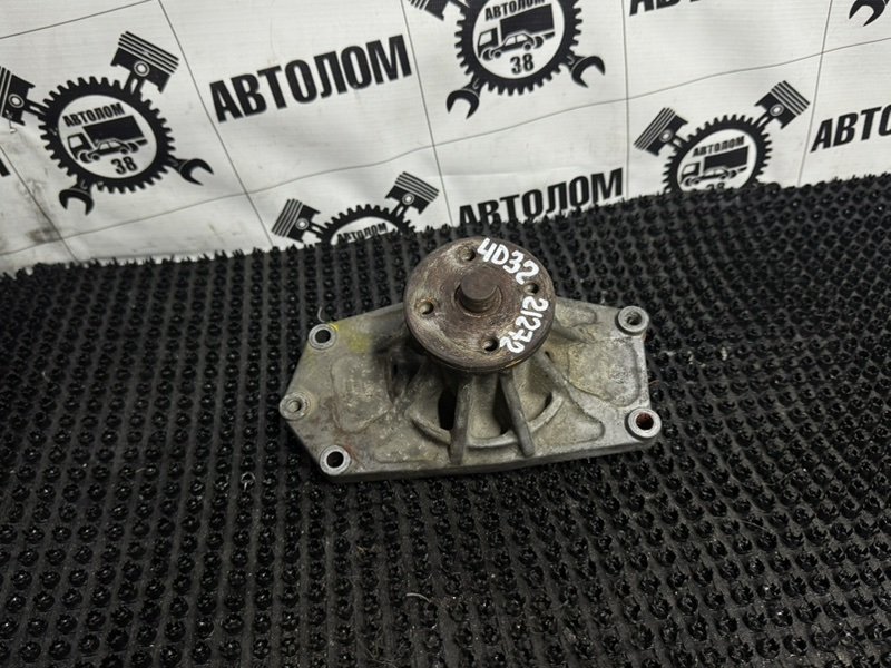 Помпа водяная Mitsubishi Canter FE517B 4D33 (б/у)
