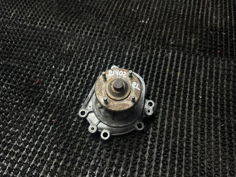 Помпа водяная Toyota Dyna LY61 2L (б/у)