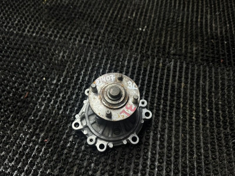 Помпа водяная Toyota Dyna LY101 3L (б/у)