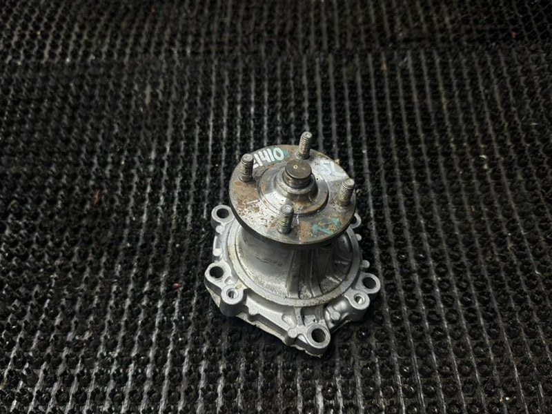 Помпа водяная Toyota Dyna LY220 5L (б/у)