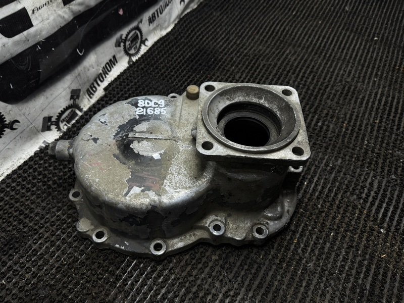 Крышка МКПП Mitsubishi Fuso FV417 8DC9 (б/у)