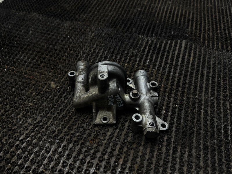 Корпус масляного фильтра Nissan Atlas M2F23 TD23 (б/у)
