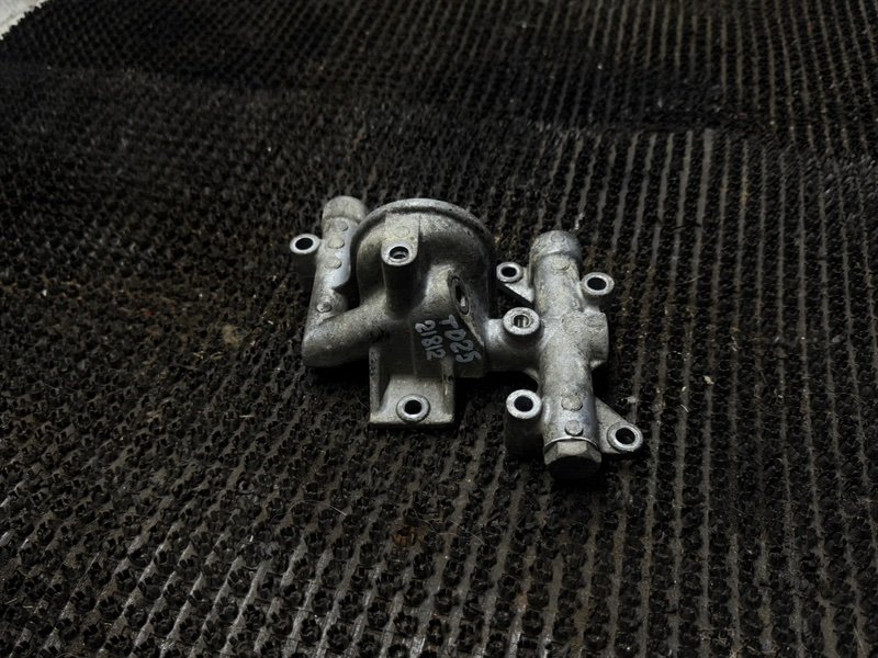 Корпус масляного фильтра Nissan Atlas N4F23 TD25 (б/у)