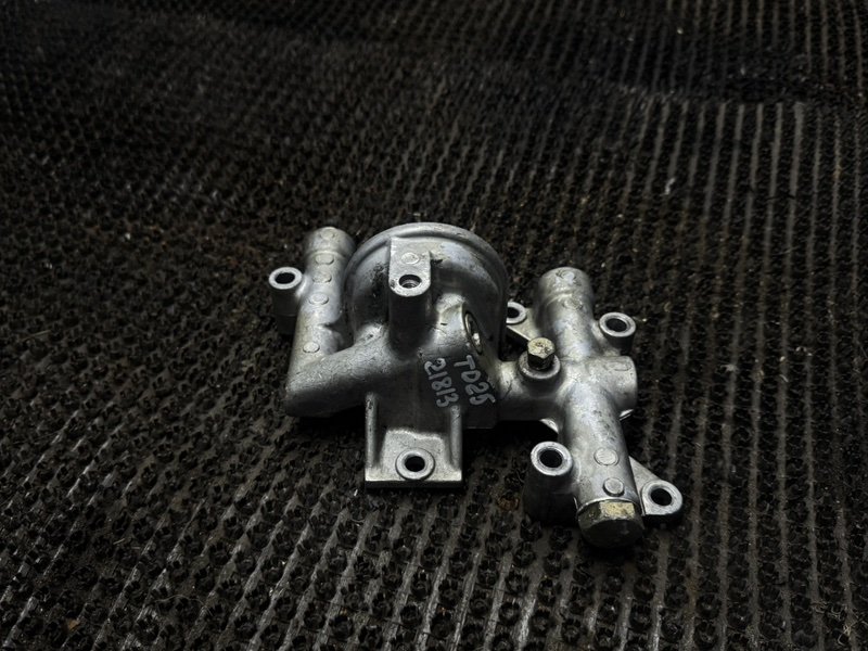 Корпус масляного фильтра Nissan Atlas N4F23 TD25 (б/у)