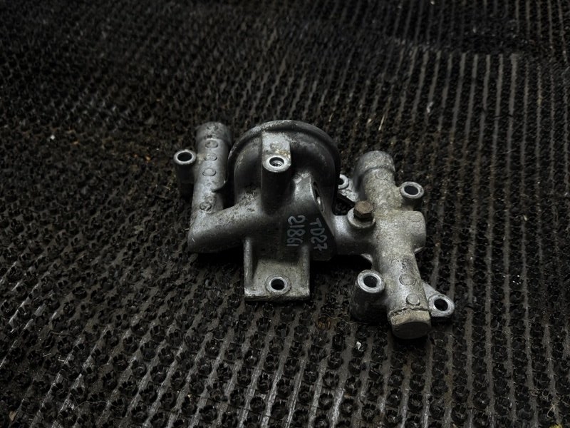 Корпус масляного фильтра Nissan Atlas R4F23 TD27 (б/у)
