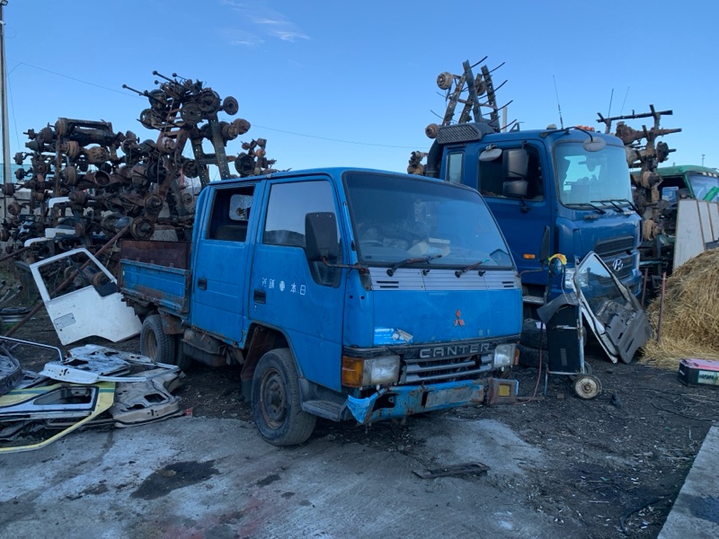 Автомобиль Mitsubishi Canter FE301B 4D30 1990 года в разбор