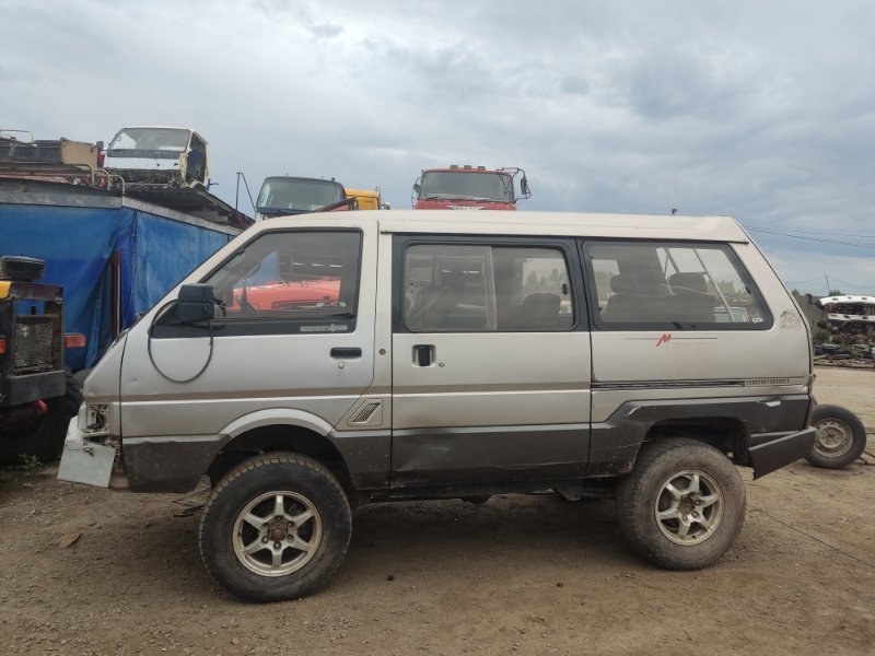 Автомобиль Nissan Largo C22 LD20T 1990 года в разбор