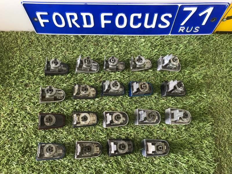 Личинка двери передняя Ford Focus 2