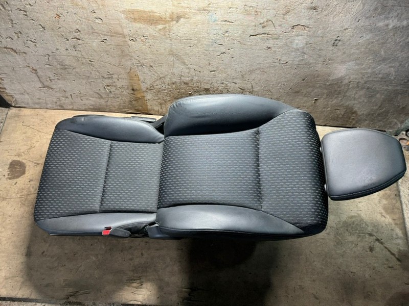 Сидение переднее правое Honda Fit GP5 L13B контрактная