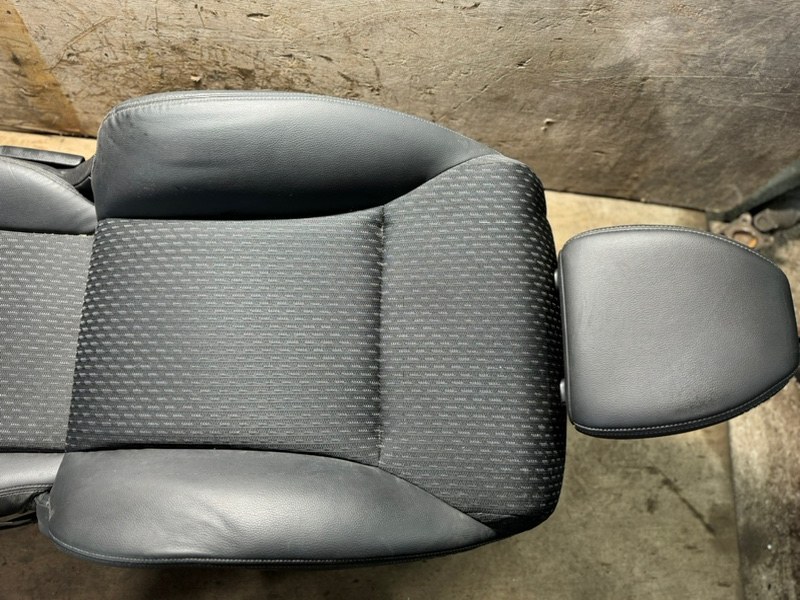 Сидение переднее правое Honda Fit GP5 L13B