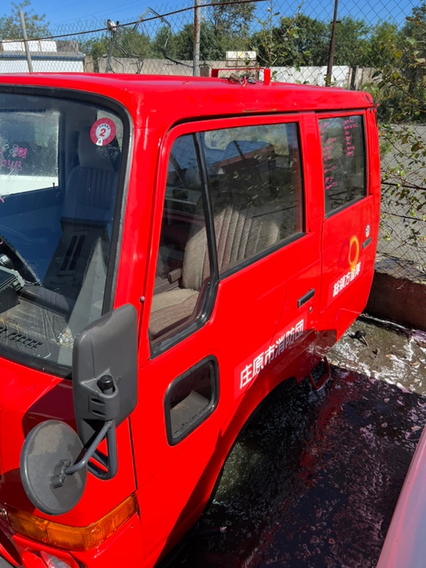 Кабина Nissan Atlas AMF22 TD27