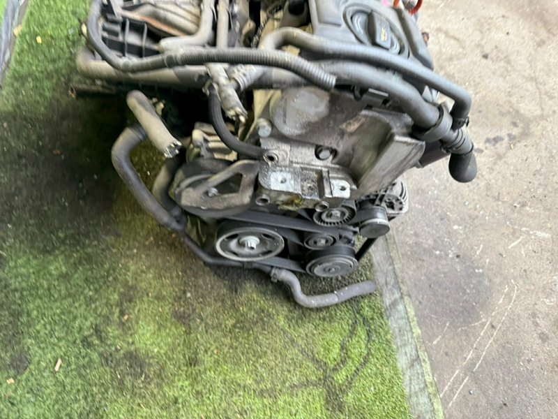 Двигатель VOLKSWAGEN GOLF 1K5 CAXA