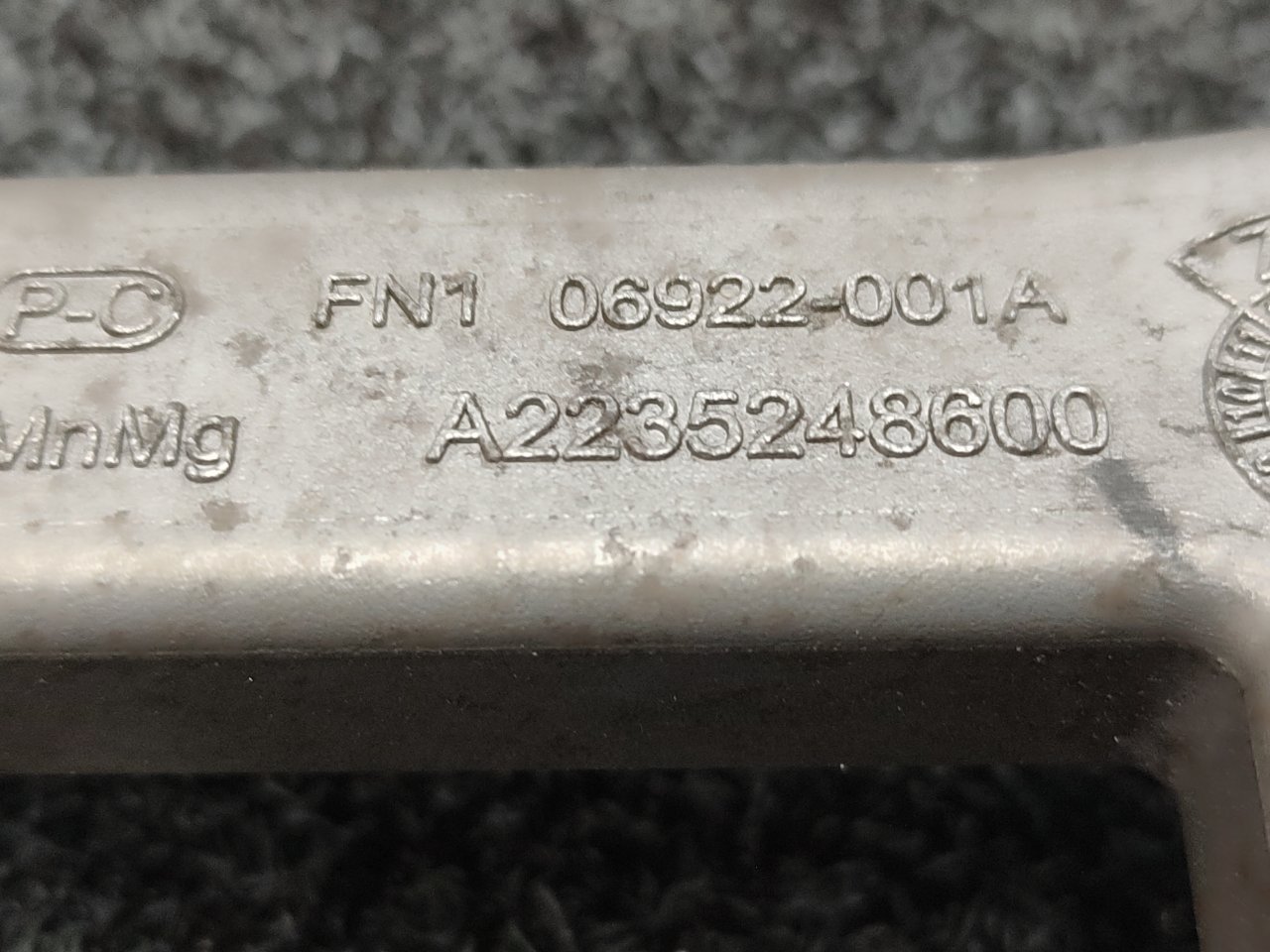 Распорка стоек S W223 2021 w223 om 656