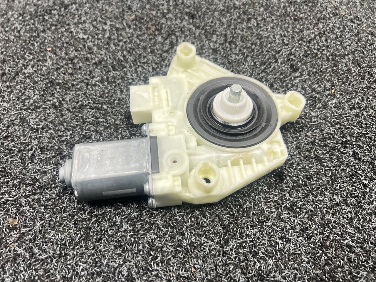 Моторчик стеклоподъемника передний правый Mercedes-Benz E w213 2017 w213 om 651.921 a2139069501 Б/У