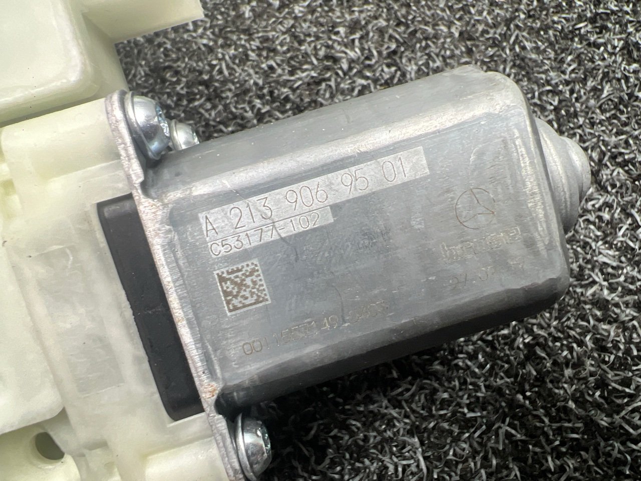 Моторчик стеклоподъемника передний правый Mercedes-Benz E w213 w213 om 651.921