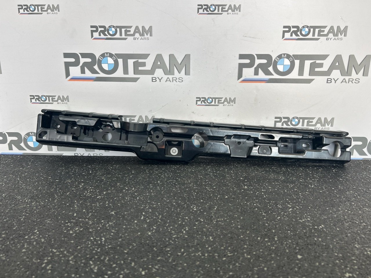 Запчасть кронштейн крепления порога BMW 5 2018 G30 7387346 контрактная Кронштейн крепления порога BMW 5 2018 G30 7387346 контрактная