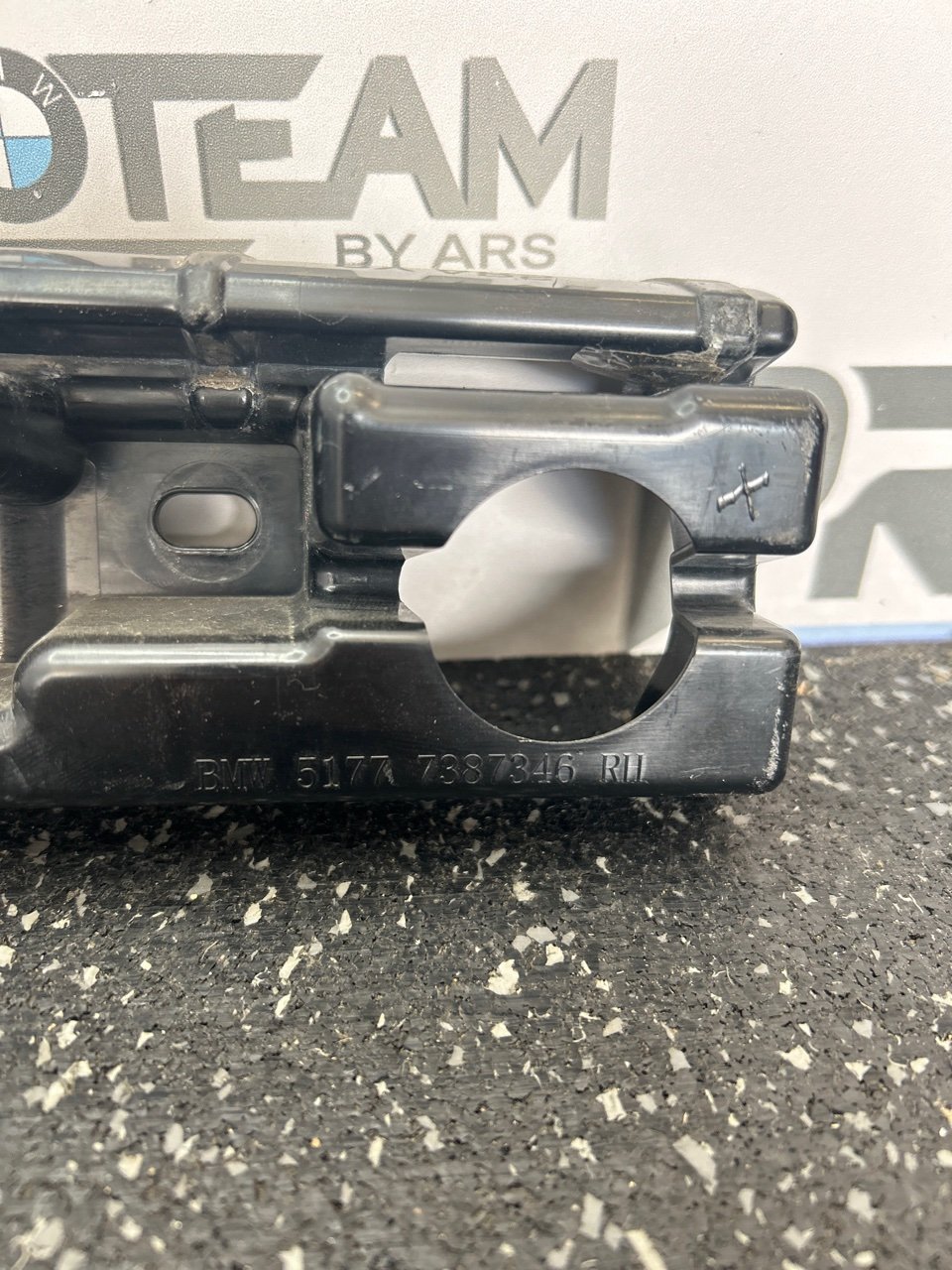 Кронштейн крепления порога 5 2018 G30 Кронштейн крепления порога 5 2018 G30