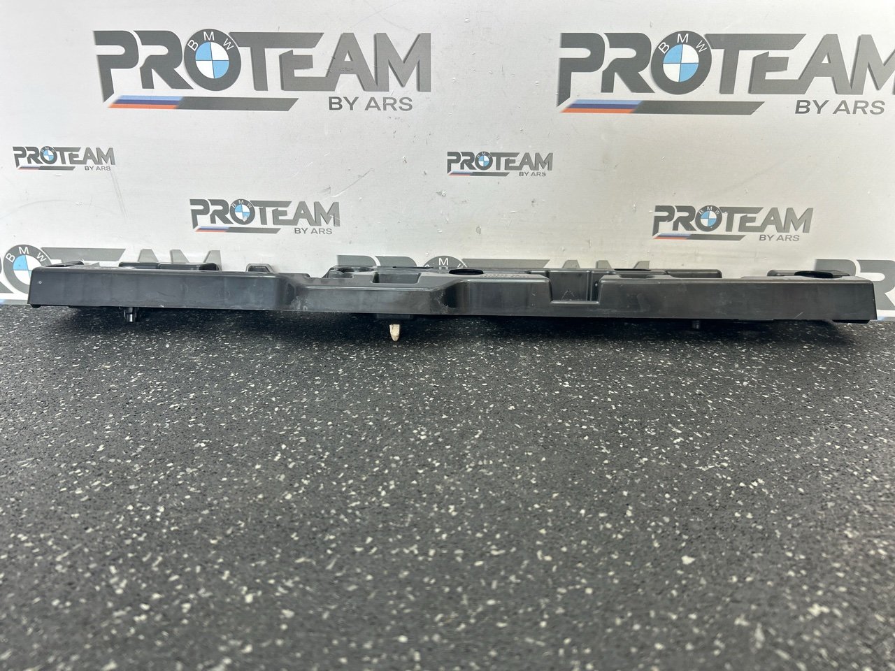 Кронштейн крепления порога BMW 5 G30 Кронштейн крепления порога BMW 5 G30