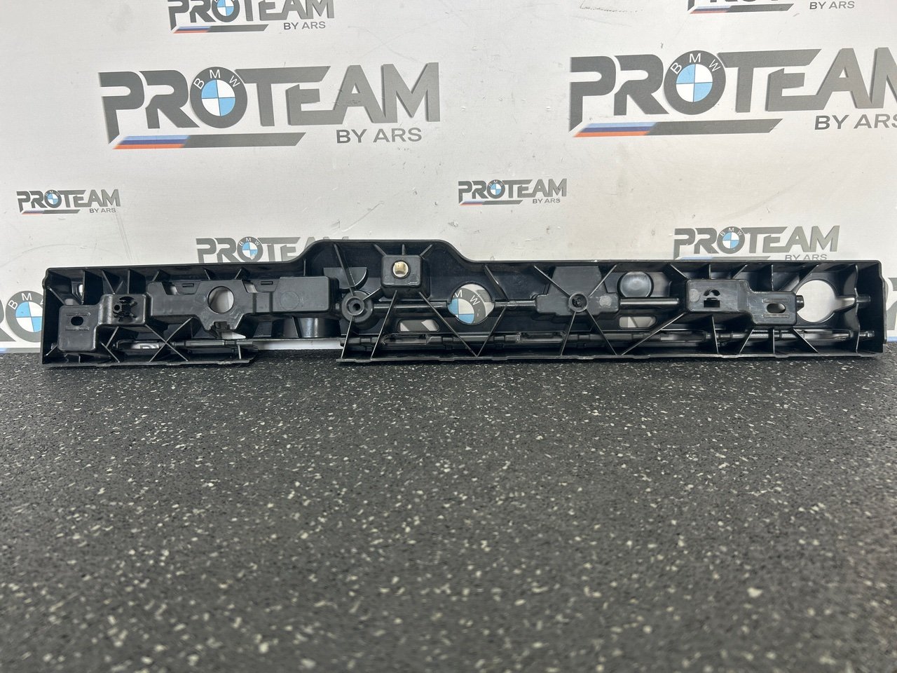 Кронштейн крепления порога 5 2018 G30 Кронштейн крепления порога 5 2018 G30