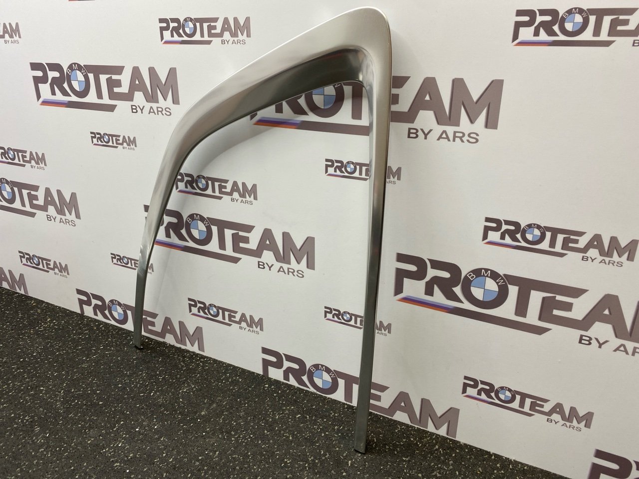 Молдинг стекла двери задней левой наружный BMW X3 G01 Молдинг стекла двери задней левой наружный BMW X3 G01