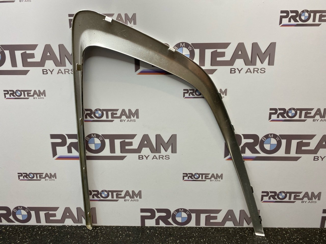 Молдинг стекла двери задней левой наружный X3 2022 G01 Молдинг стекла двери задней левой наружный X3 2022 G01