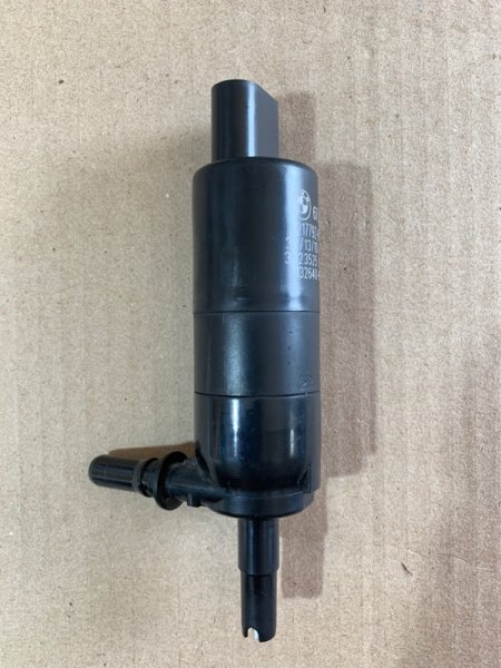 Запчасть мотор бачка омывателя BMW 5-Series 528i 2014 F10 LCI N20B20 67637217792 контрактная Мотор бачка омывателя BMW 5-Series 528i 2014 F10 LCI N20B20 67637217792 контрактная