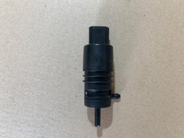 Запчасть мотор бачка омывателя BMW 5-Series 535i GT 2009 F07 N55B30 67126934160 контрактная Мотор бачка омывателя BMW 5-Series 535i GT 2009 F07 N55B30 67126934160 контрактная