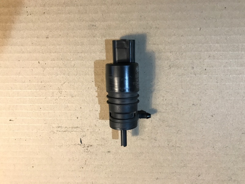 Запчасть мотор бачка омывателя BMW 5-Series 2011 F10 N52B25A 67126934160 контрактная Мотор бачка омывателя BMW 5-Series 2011 F10 N52B25A 67126934160 контрактная