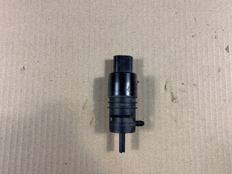 Запчасть мотор бачка омывателя BMW X5 M 2011 E70 S63 67126934160 контрактная Мотор бачка омывателя BMW X5 M 2011 E70 S63 67126934160 контрактная