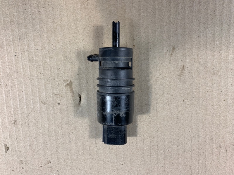 Запчасть мотор бачка омывателя BMW X5 M 2011 E70 S63 67126934160 контрактная Мотор бачка омывателя BMW X5 M 2011 E70 S63 67126934160 контрактная